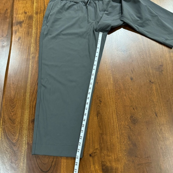 New! Lululemon Tapered-Leg Mid-Rise Crop Pants 25” Luxtreme Size XL - Picture 10 of 11